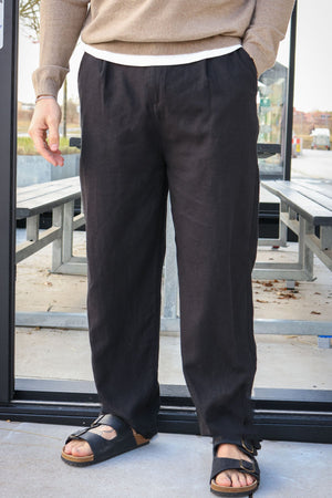 Solid Dethan Tapered Pleat Pants True Black